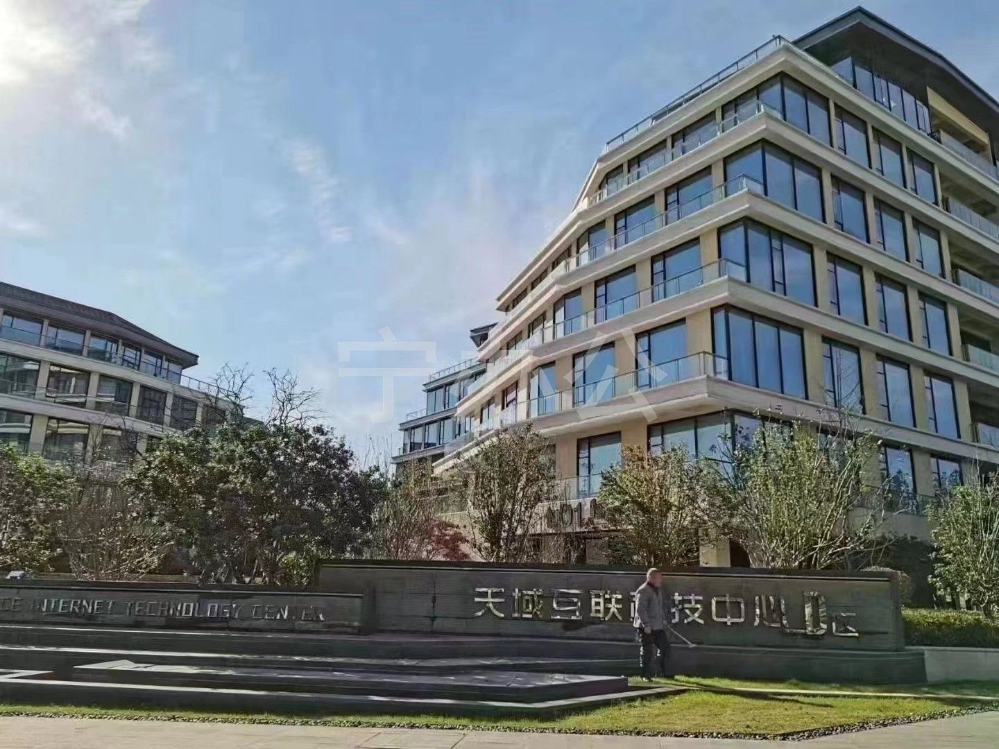 --请选择--